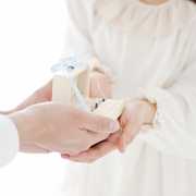 結婚記念日に喜ばれるペアグッズ!9割が嬉しいと実感する、おすすめプレゼント特集