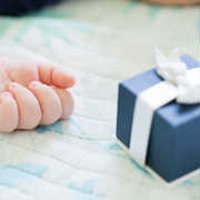生後半年の赤ちゃんへ。出産祝いにプレゼントを贈って、健やかな成長を願おう