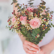 花柄アイテムのプレゼントを、おしゃれな女友達の誕生日に贈ろう