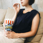 【プチプレ】秋の夜長はおうちシネマ!映画に欠かせない○○を贈ろう
