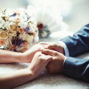 付き合う前の女性へ贈る誕生日プレゼント47選!好きな人に好印象を与えるギフト