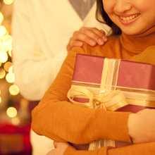 社会人の彼女へ。クリスマスプレゼントはもう決めた?ぴったりの贈り物をチェック