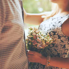 結婚8年目に人気のプレゼント特集。記念日の名称「ゴム婚式」の意味とは?