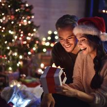 旦那が喜ぶクリスマスプレゼント【2020】夫に贈る、予算別人気ギフト特集