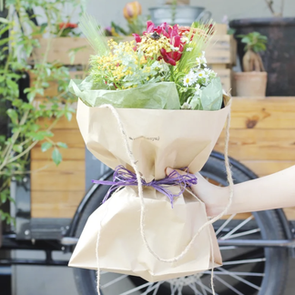 退職祝いに贈る花の相場は おすすめのおしゃれな花束を相手別に厳選 Anny アニー