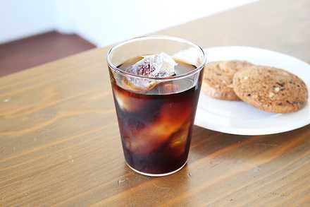 THE GLASS SHORT