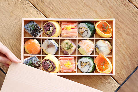 季節の手鞠わさび葉寿し (15個入り)