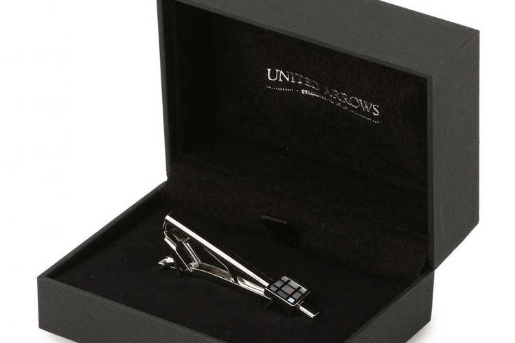 いつものスーツ姿が決まる 彼氏の誕生日にネクタイピンをプレゼント Anny アニー