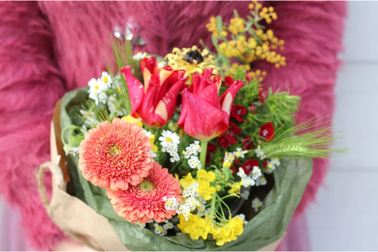Hana Naya 季節の花束 M のプレゼント ギフト通販 Anny アニー