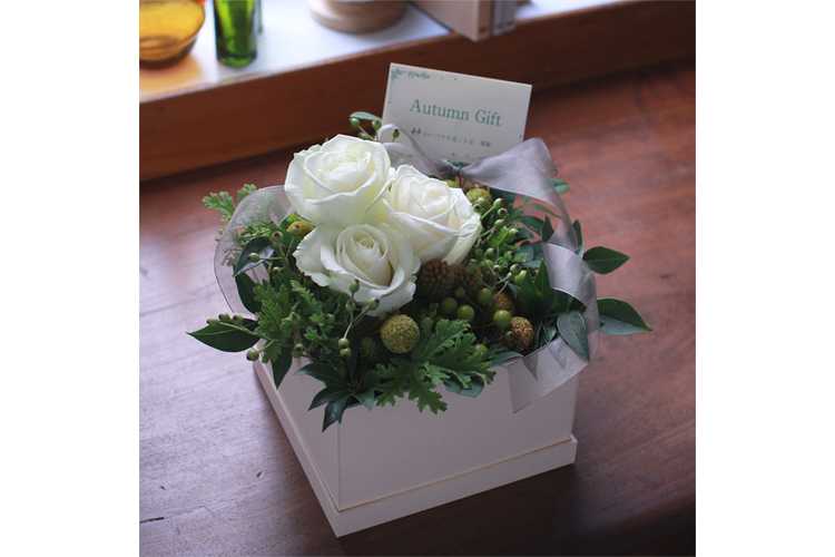 Kusakanmuri ことばの花箱 白バラ 尊敬 のプレゼント ギフト通販 Anny アニー