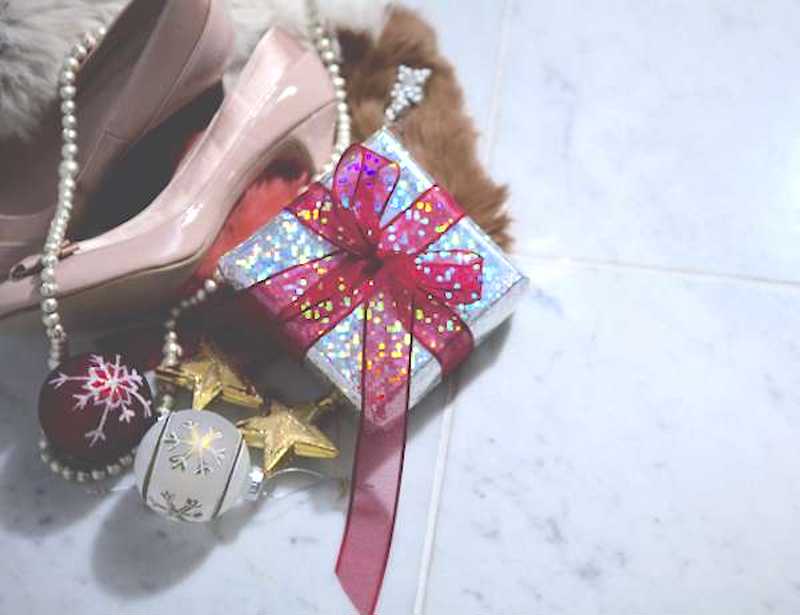 彼女へ贈る靴のクリスマスプレゼント こだわりのブランドで 足元に最高の輝きを Anny アニー