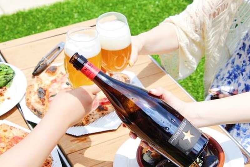 お泊まり女子会の手土産は、お酒がおすすめ！オンラインで買える絶品ギフト | Anny アニー