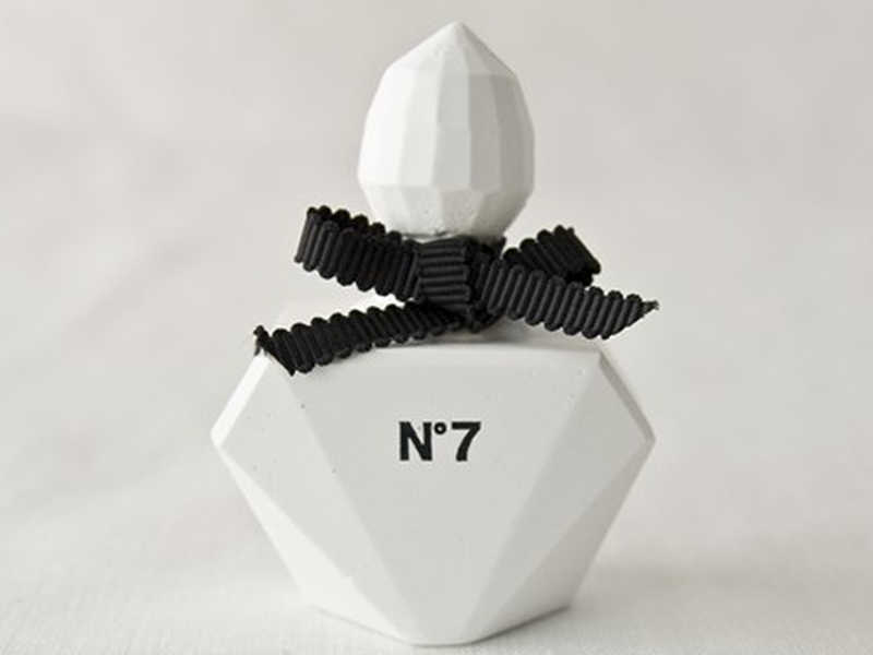 お疲れ気味の彼女へ 癒し の贈り物 女性らしいアロマオーナメントをプレゼント Anny アニー