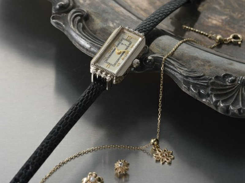 社会人彼女へ贈る時計のプレゼントは 女性らしさを演出する華奢デザインのものを Anny アニー